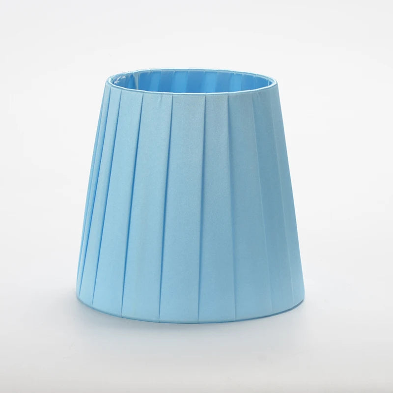 Abat-jour Lamarck bleu en tissu plissé compatible E14 diamètre 14 cm