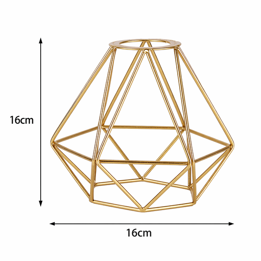 Dimensions de l’abat-jour Pyramides doré : diamètre 16 cm et hauteur 16 cm