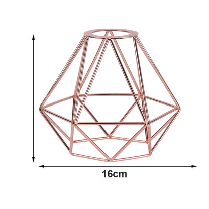 Dimensions de l’abat-jour Pyramides rose doré : diamètre 16 cm et hauteur 16 cm