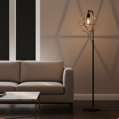 Abat-jour Pyramides en suspension dans un salon avec lumière chaude