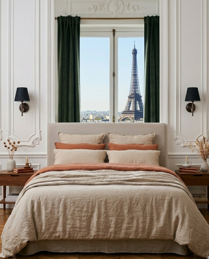 Lot de 2 abat-jours Cambon noirs sur lampes de chevet dans une chambre claire